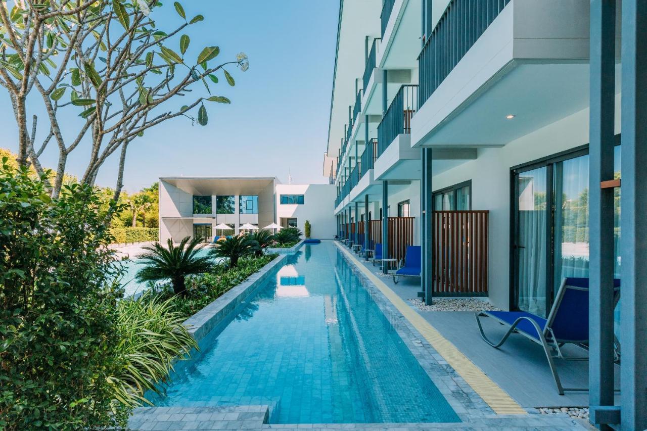 Seabed Grand Hotel Phuket - Sha Extra Plus Exterior foto The swimming pool at the hotel