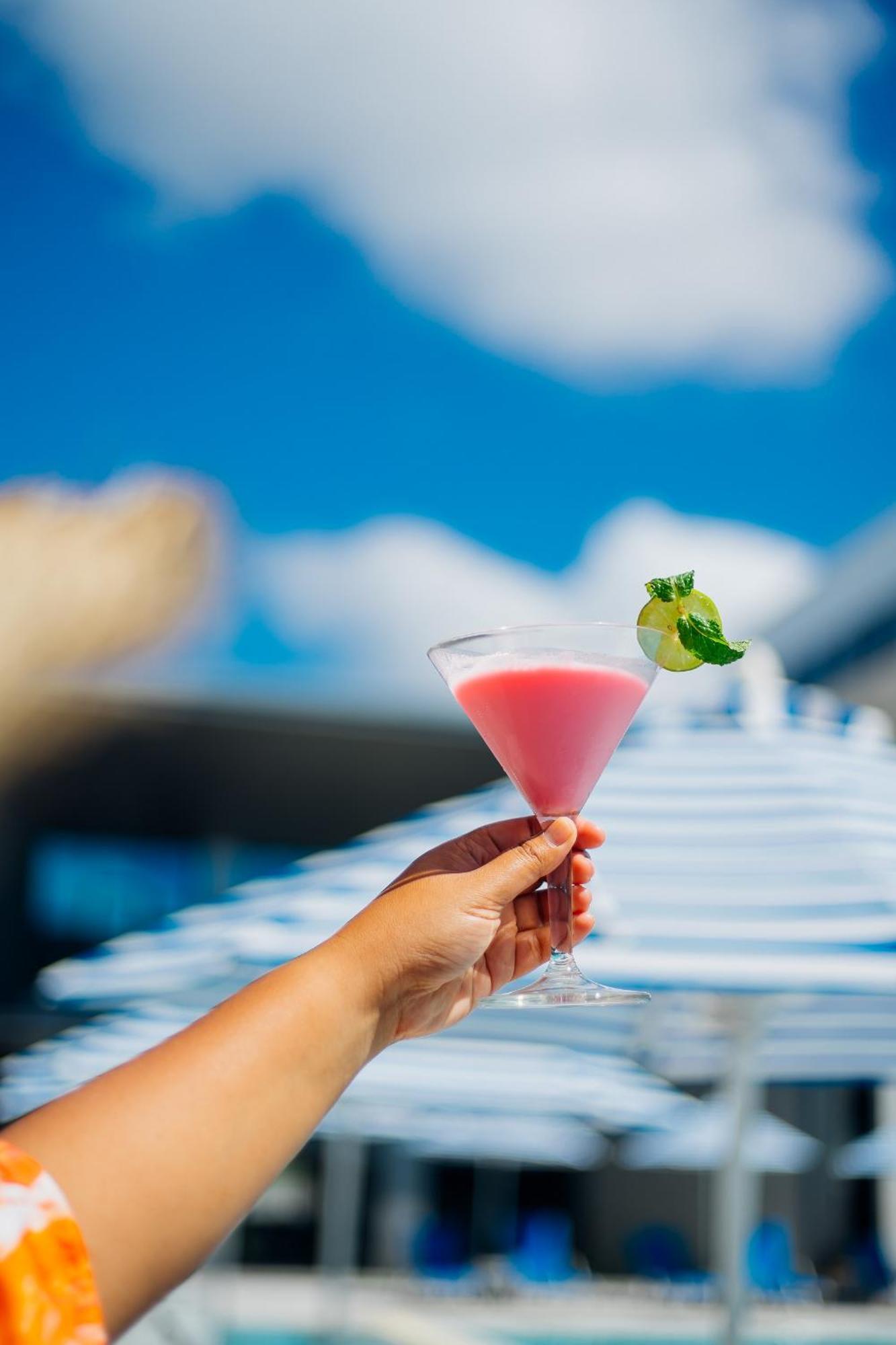 Seabed Grand Hotel Phuket - Sha Extra Plus Exterior foto A cosmopolitan