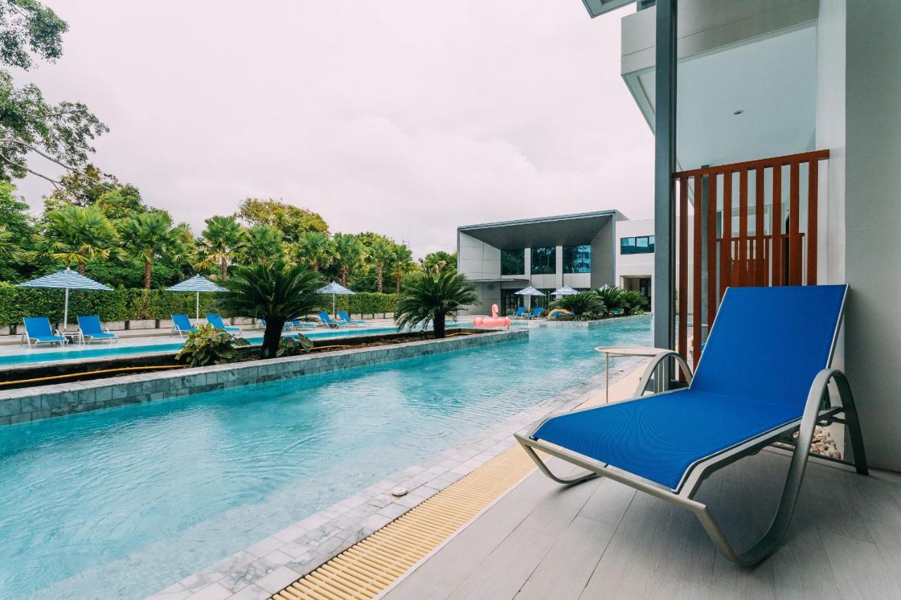 Seabed Grand Hotel Phuket - Sha Extra Plus Exterior foto A poolside chaise longue