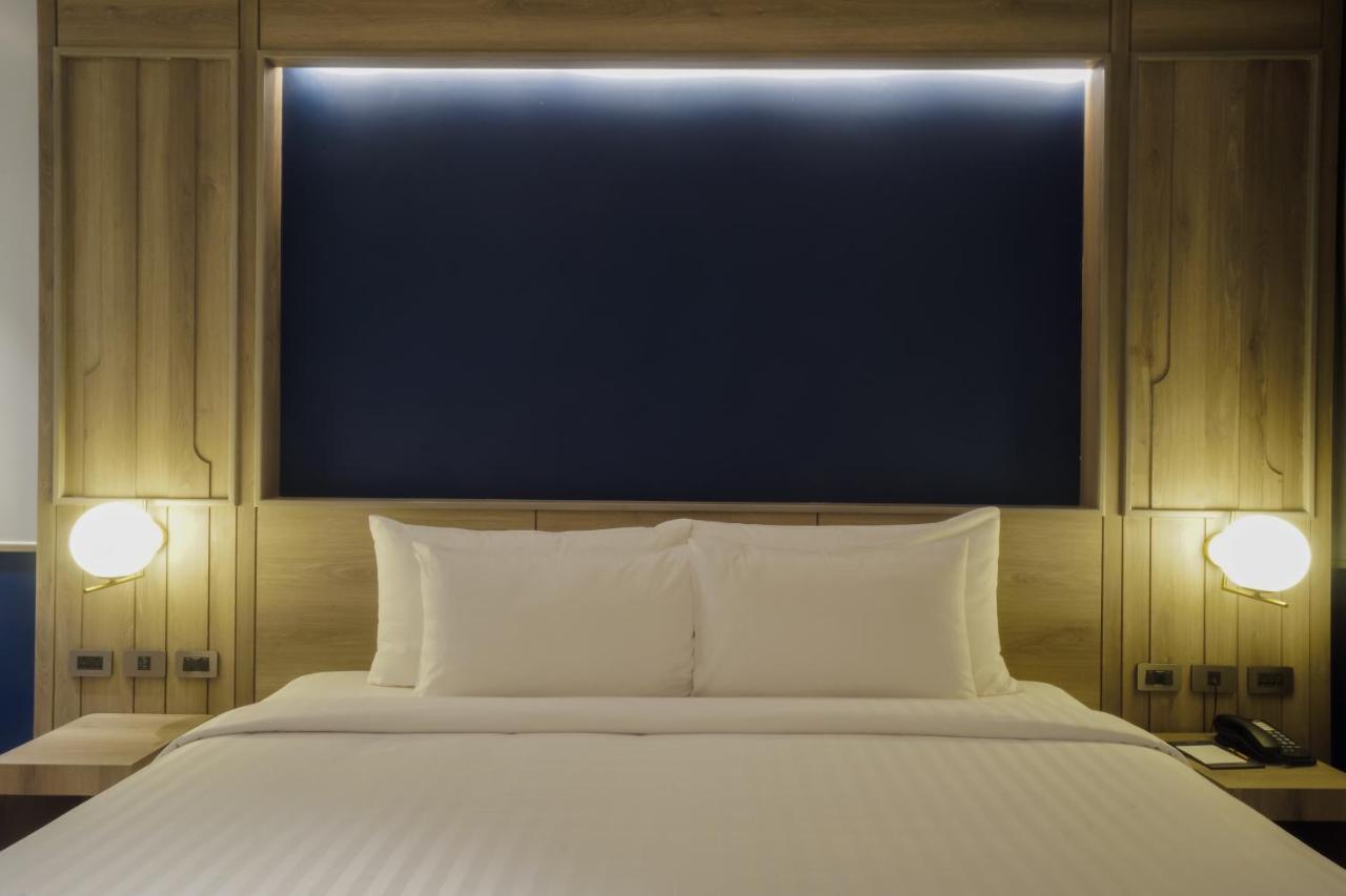 Seabed Grand Hotel Phuket - Sha Extra Plus Exterior foto A bedroom at the hotel
