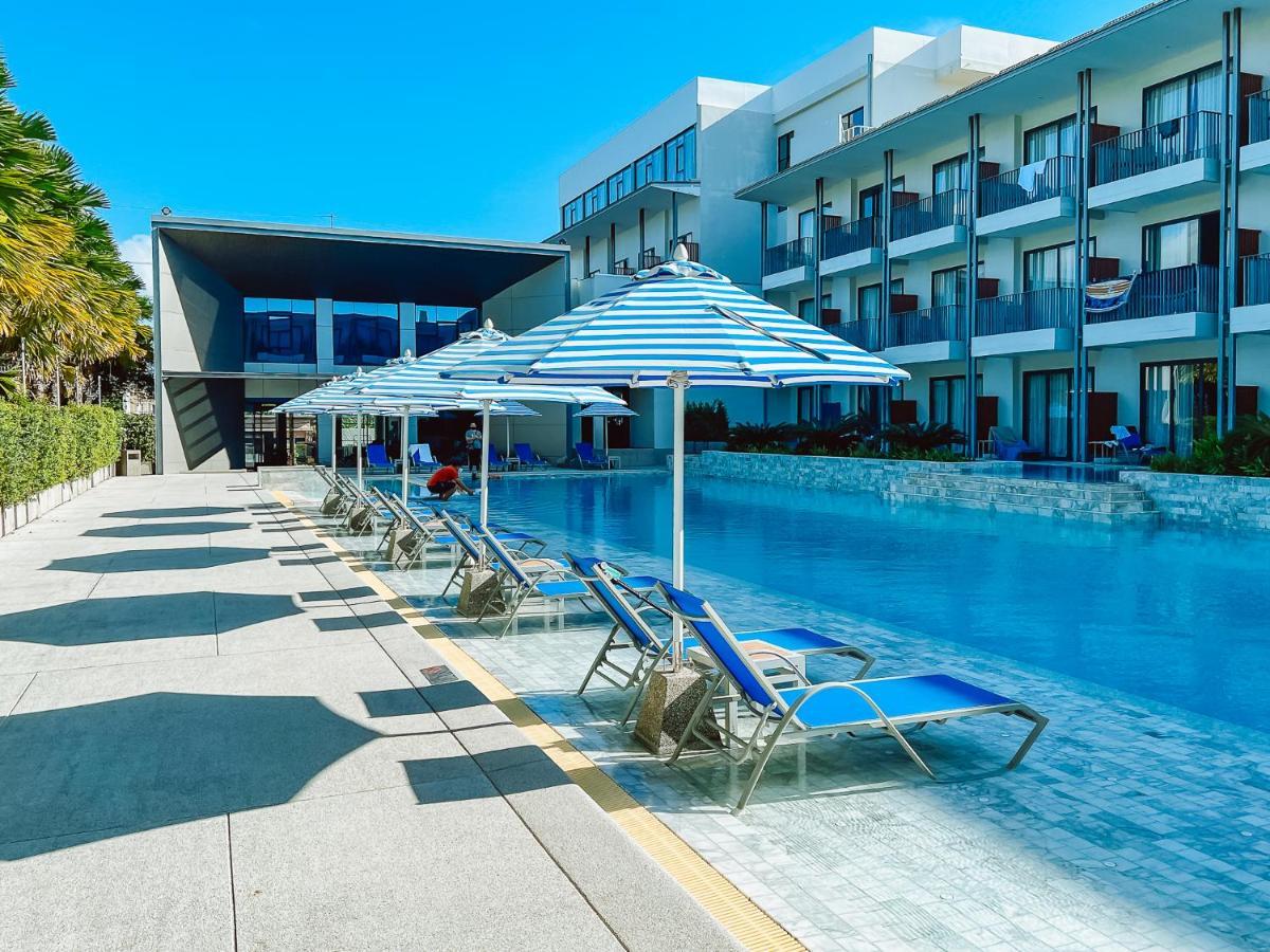 Seabed Grand Hotel Phuket - Sha Extra Plus Exterior foto The hotel's pool
