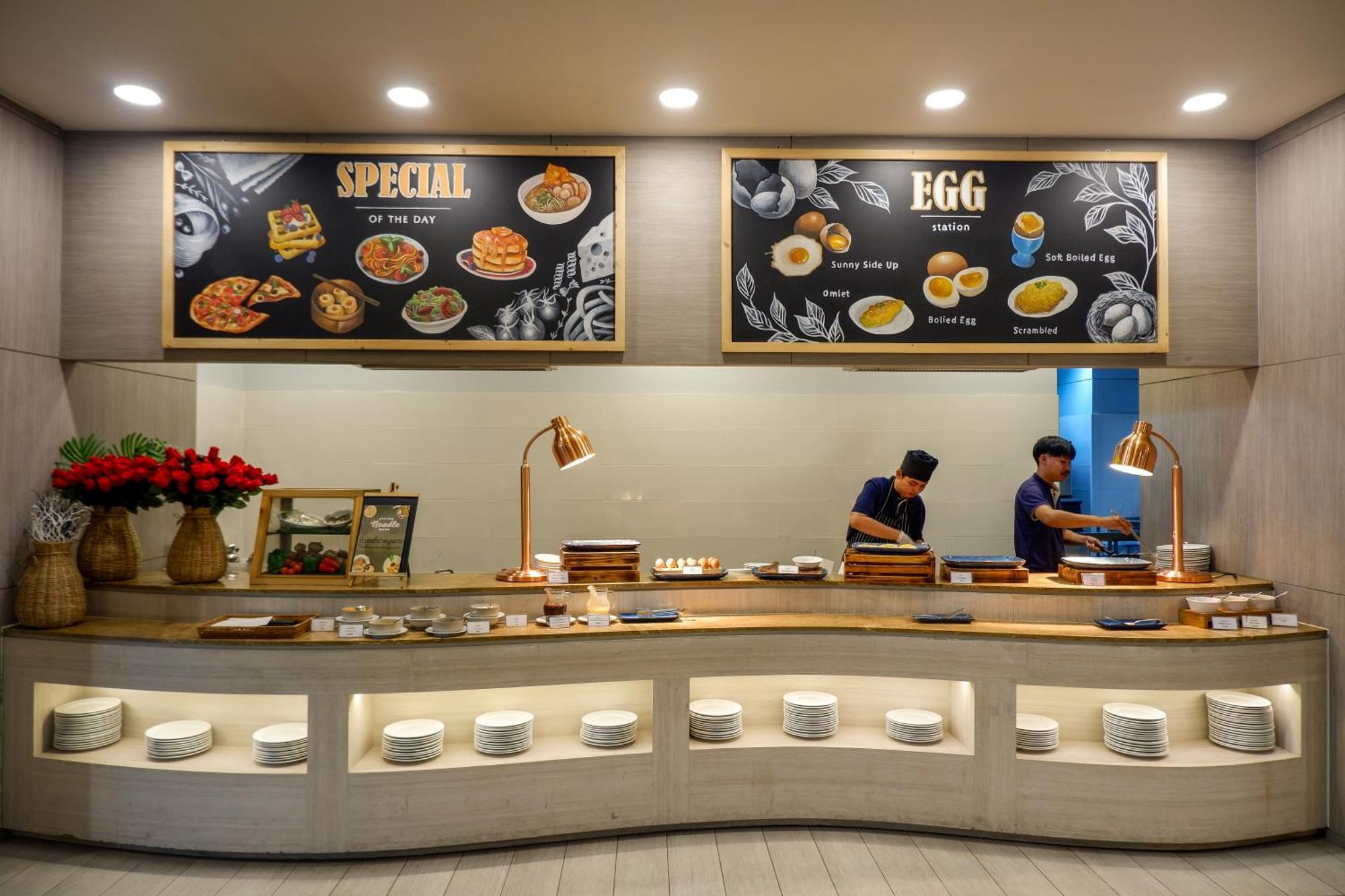Seabed Grand Hotel Phuket - Sha Extra Plus Exterior foto A live kitchen at a hotel