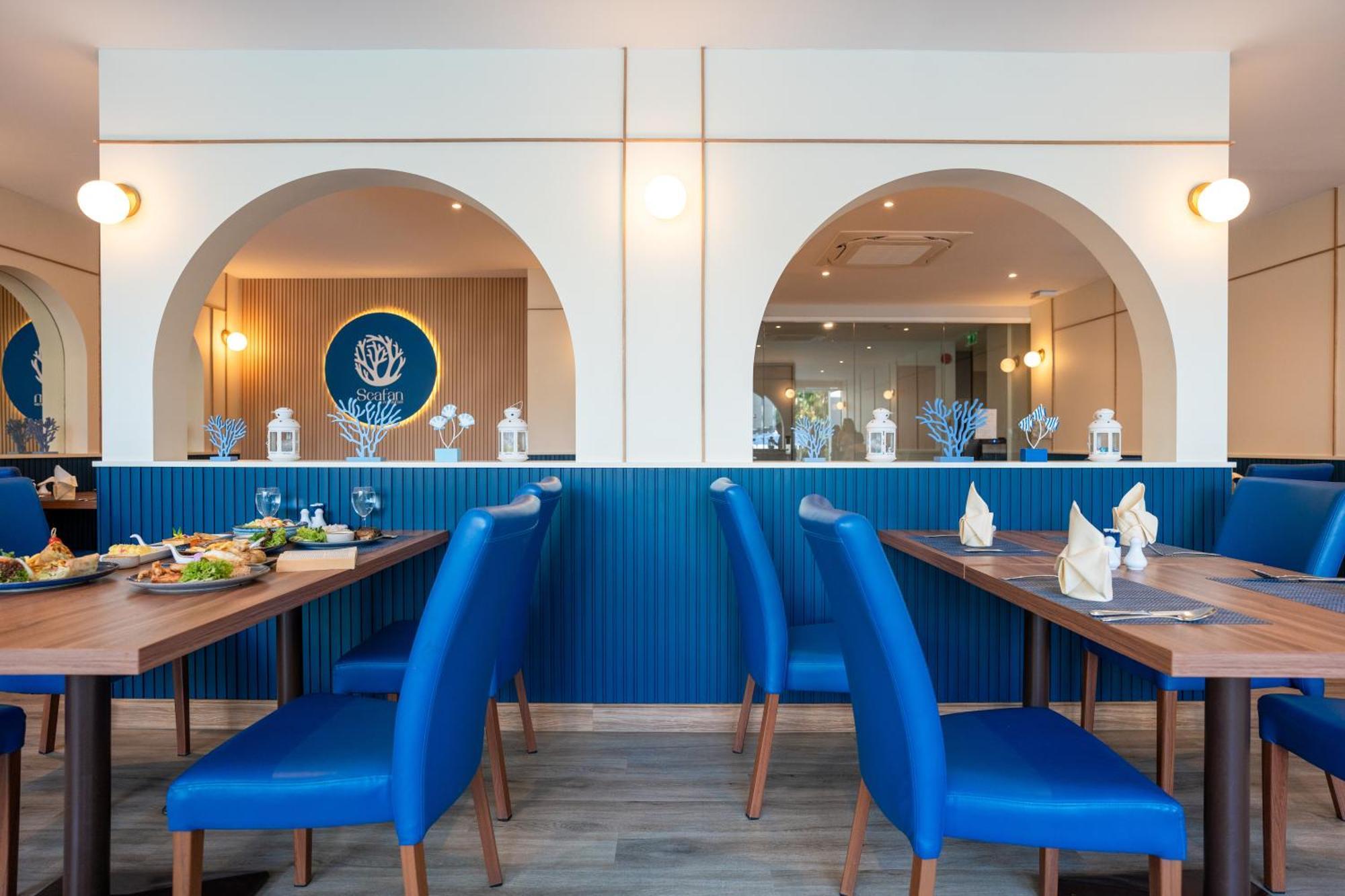 Seabed Grand Hotel Phuket - Sha Extra Plus Exterior foto Restaurant